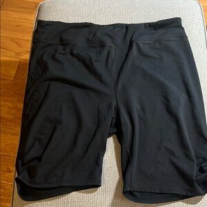 GAIAM Black Bike Shorts Sleek Athletic Design